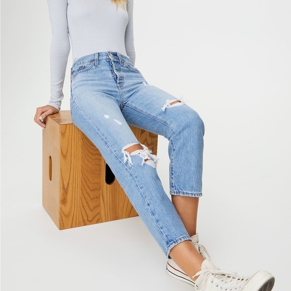 Levi’s Wedgie Straight Distressed High Rise Jeans in Light Blue Size 29 - Picture 10 of 10